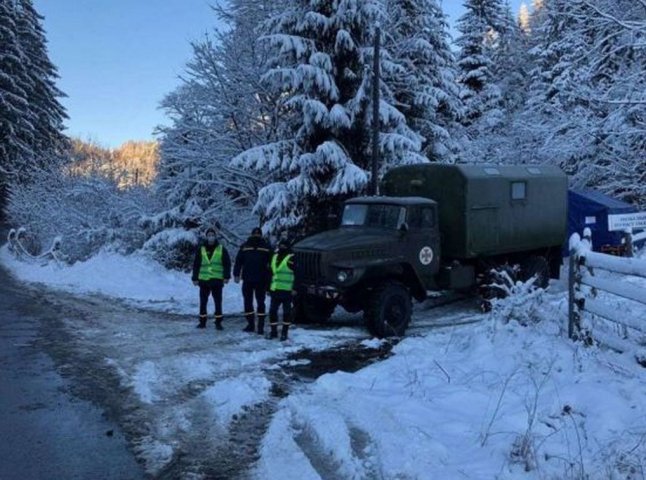 Через сильний мороз і снігопади на перевалах відкрили пункти обігріву