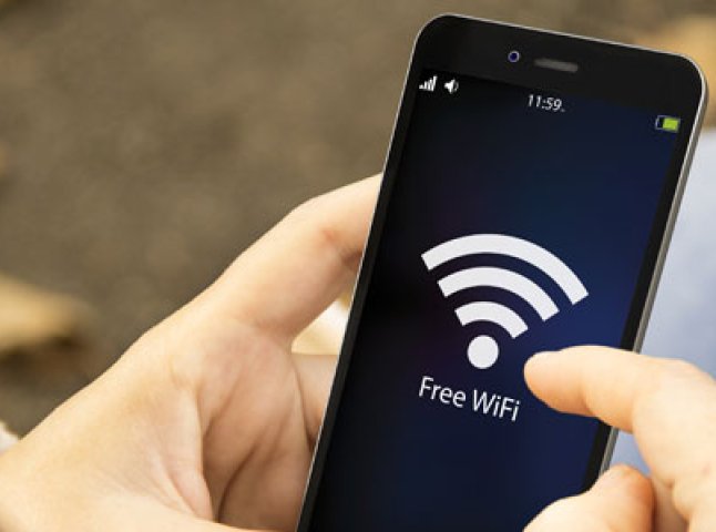 До Дня Незалежності на центральній площі Ужгорода з’явився безкоштовний Wi-Fi