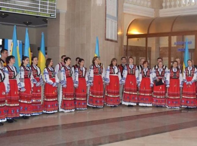 Закарпатський народний хор привітав ужгородців з Днем Соборності святковим концертом