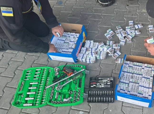 Думав, що не знайдуть: на кордоні виявлено «секрет» чоловіка, через це він позбувся автівки Думав, що не знайдуть: на кордоні виявлено «секрет» чоловіка, через це він позбувся автівки