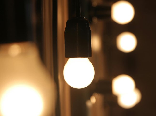 Скільки годин не буде світла: графік відключення електроенергії на 27 червня