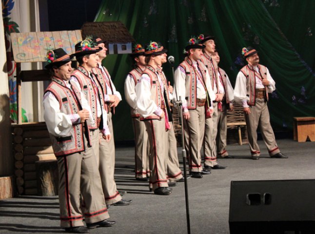 З нагоди Дня незалежності Закарпатський народний хор виступив в обласному муздрамтеатрі (ФОТО)