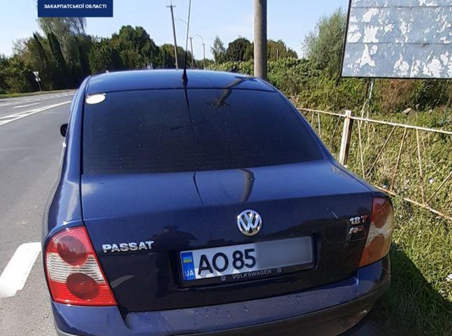 Неподалік Мукачева затримали водія з незвичними номерними знаками на авто