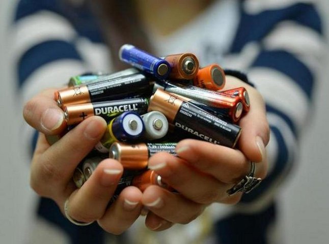 Мукачівців закликають здавати використані батарейки на утилізацію