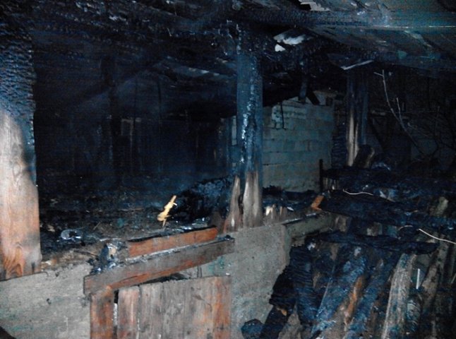 Пожежники Свалявщини завадили повному знищенню житлового будинку (ФОТО)