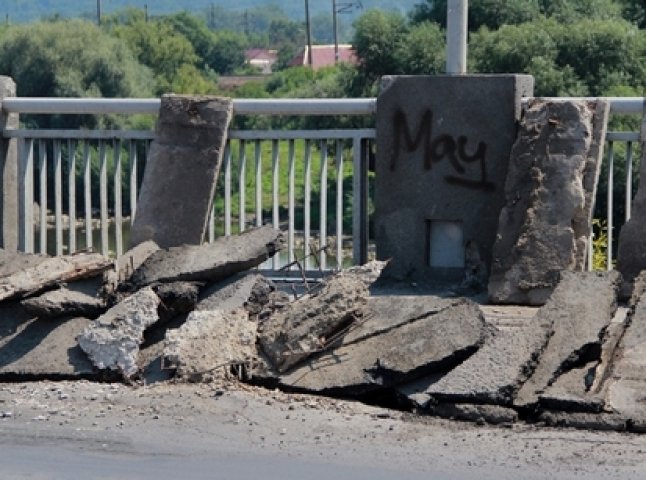 Ремонт транспортного мосту в Ужгороді (ФОТО)