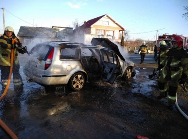 Сьогодні на Ужгородщині горіло авто "Форд Мондео"