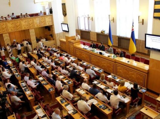 Депутати облради звернулися до Кабміну з проханням безплатно передати майно ПТУ у спільну власність громад краю