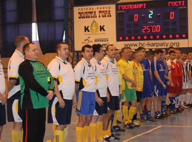 Закарпатські прокурори зіграли традиційний турнір з міні-футболу