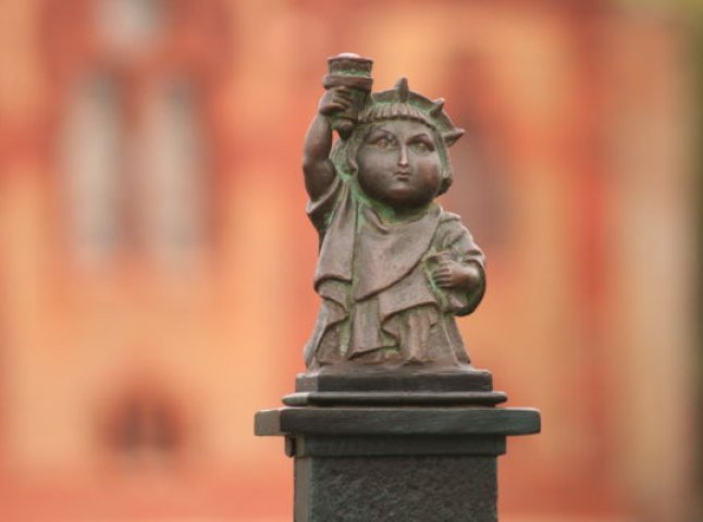 На відкритій екскурсії ужгородці дізнаються про історію міських міні-пам’ятників