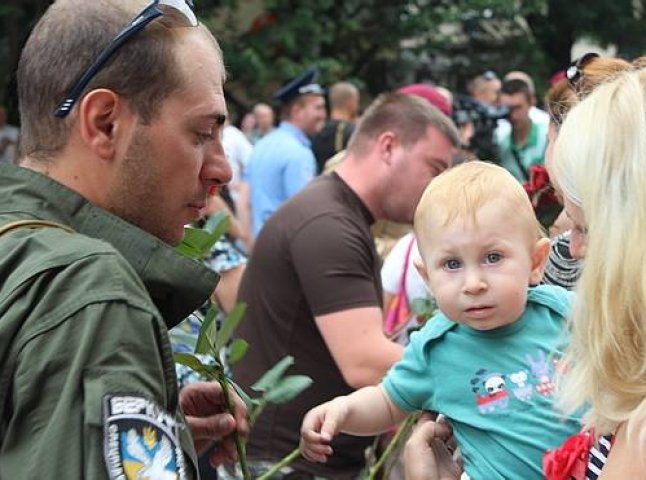 Із зони АТО в Ужгород повернулося півсотні правоохоронців (ФОТО)