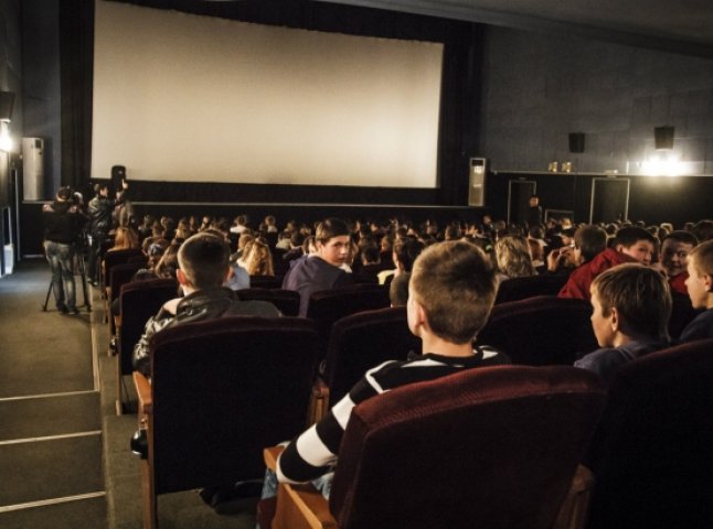 У Мукачеві відбудеться мирний пікет через закриття єдиного у місті кінотеатру 