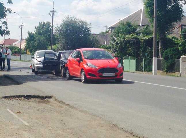 У селі Ракошино зіткнулись три автомобілі