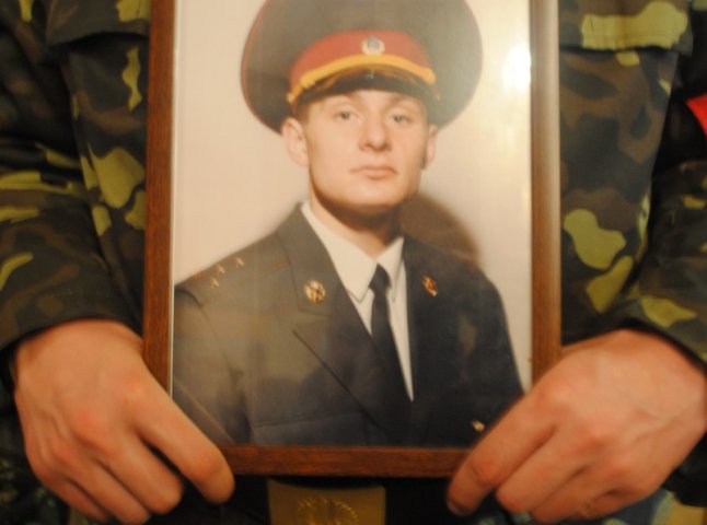 Мукачівці попрощались з загиблим бійцем 128-ої бригади Денисом Кисельовим (ФОТО)