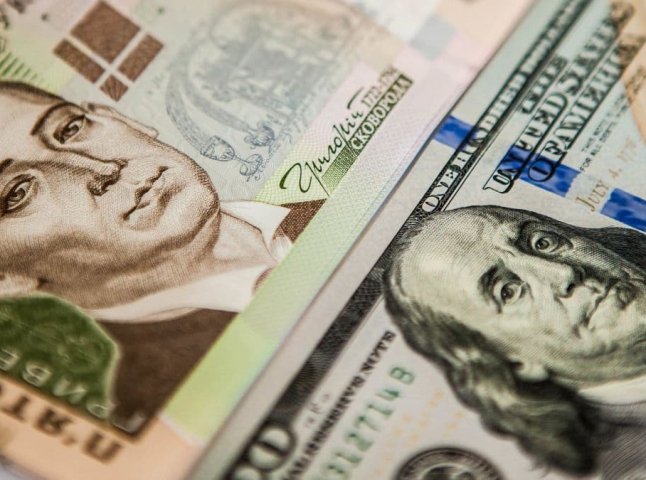 Курс долара зростає: експерт вказав на одну особливість