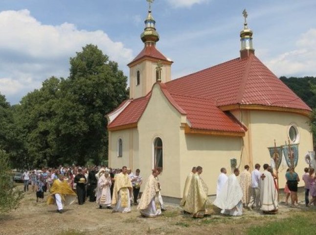 На Перечинщині освятили новозбудований греко-католицьких храм