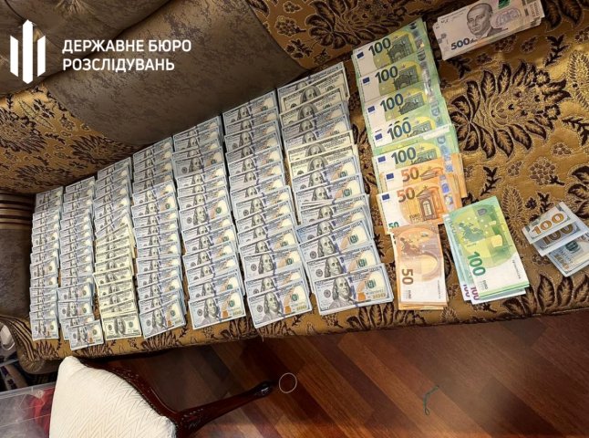 У посадовиці МСЕК знайшли вдома 6 мільйонів готівки: меми