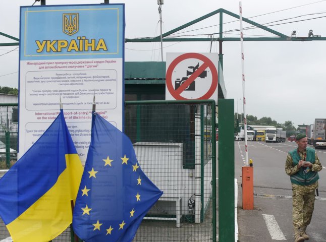 Така ситуація на всіх КПП: з’явилось термінове попередження про виїзд за кордон