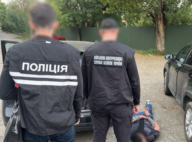 Ужгородець за 10 тисяч доларів переправляв чоловіків за кордон