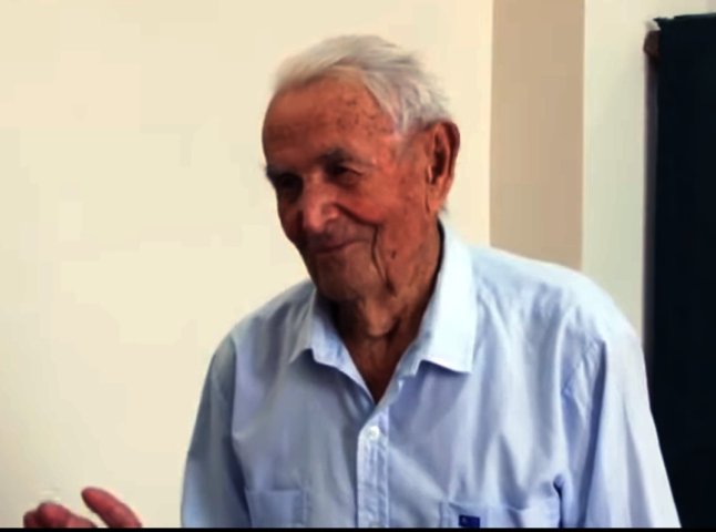 Вік не перепона: на виборчій дільниці краю проголосував 101-річний закарпатець