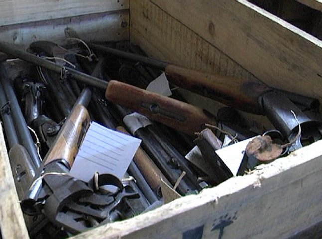 В Ужгороді правоохоронці знищили 220 одиниць зброї (ФОТО)