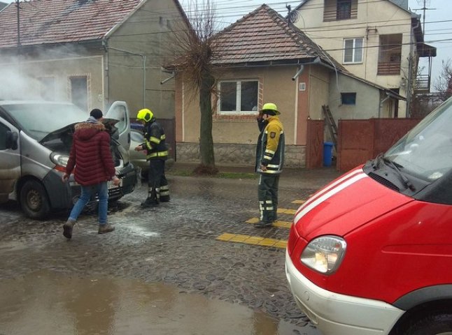 У Мукачеві загорівся автомобіль: нові подробиці від власника авто