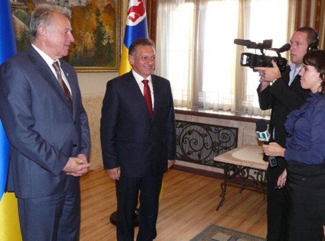 Президент Угорщини покатався по Закарпаттю