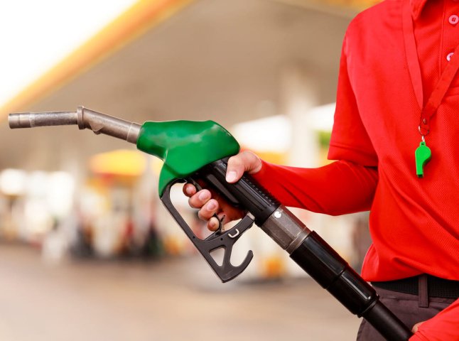 Що буде з цінами на пальне взимку: чи ще більше подорожчає бензин і дизель