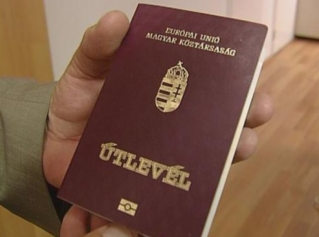 Угорські паспорти на Закарпатті: гучна заява головного військового прокурора України