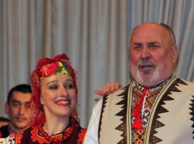 В Ужгороді артистки Закарпатського народного хору гадали на Андрія