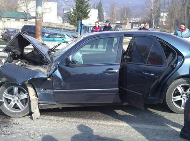 Рятувальники розповіли деталі зіткнення двох автівок