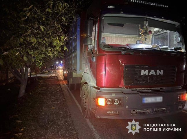 Вантажівка наїхала на велосипедиста. Чоловік загинув Вантажівка наїхала на велосипедиста. Чоловік загинув