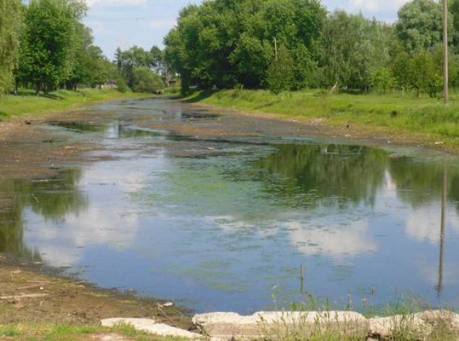 Хустські рятувальники знайшли у водоймі мертве тіло 75-річного місцевого жителя