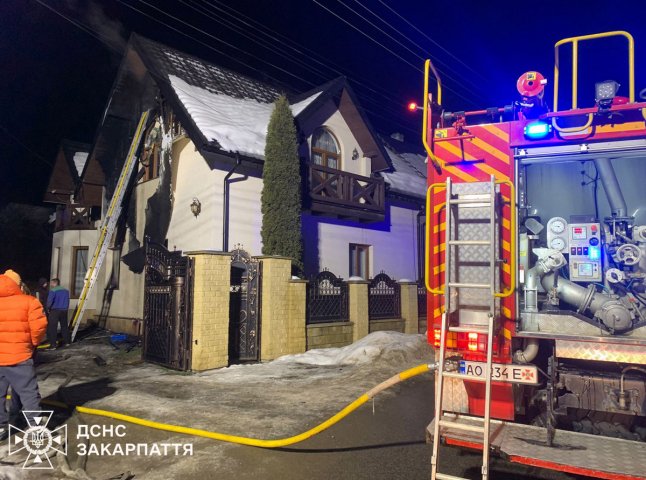 У селищі на Рахівщині горів будинок