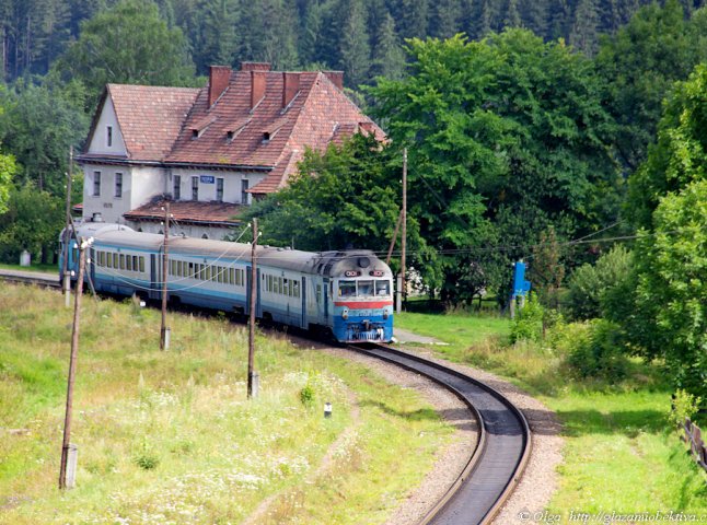 Водій потягу "Івано-Франківськ - Рахів" ледь не наїхав на людину