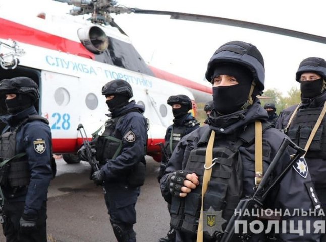 На Закарпатті спецназ на гелікоптері стежить за порядком на виборах