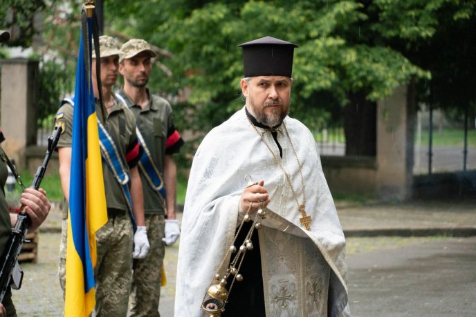 Рідних у чоловіка не залишилось: на Закарпатті поховали військового – 09