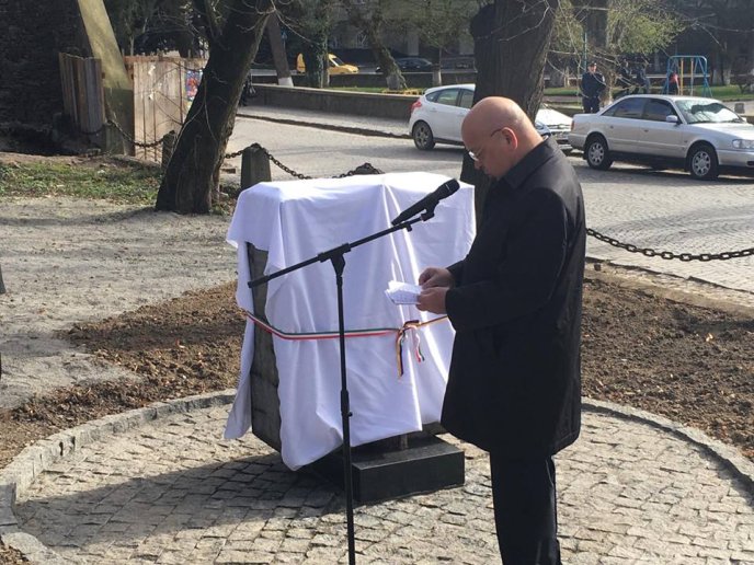 В Ужгороді відкрили пам’ятник жертвам угорської революції 1956 року – 01 В Ужгороді відкрили пам’ятник жертвам угорської революції 1956 року – 01