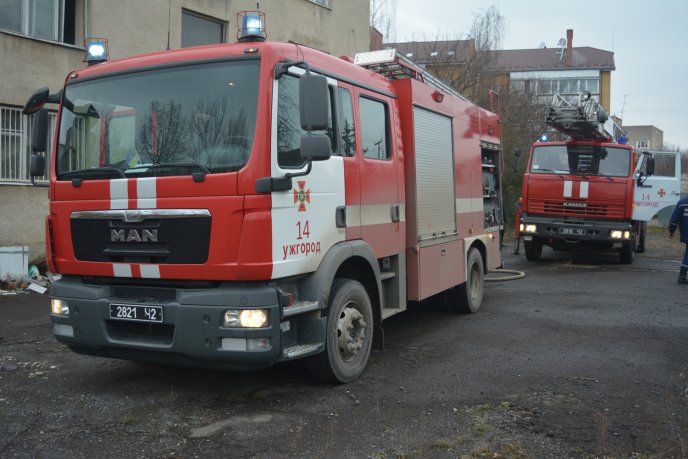 В Ужгороді сталась пожежа: горів готель – 02