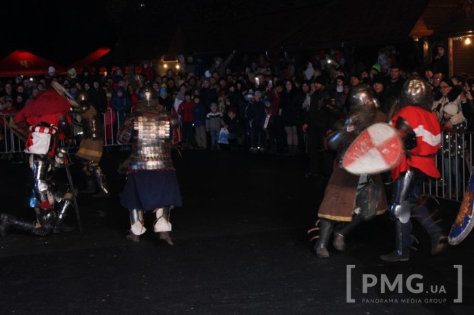 Яскраве святкування Дня святого Мартина у Мукачеві: парад ліхтариків, лицарські бої та вогняне шоу – 102 Яскраве святкування Дня святого Мартина у Мукачеві: парад ліхтариків, лицарські бої та вогняне шоу – 102