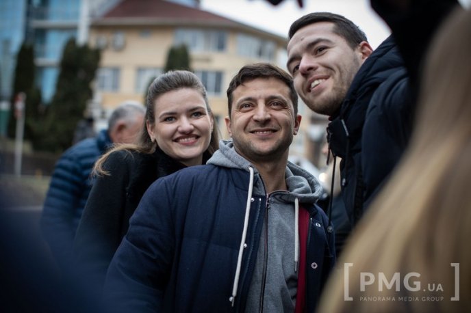 Зеленський з «Кварталом 95» в Ужгороді: Агітувати не збираємось, однак закликаємо всіх прийти на вибори – 02