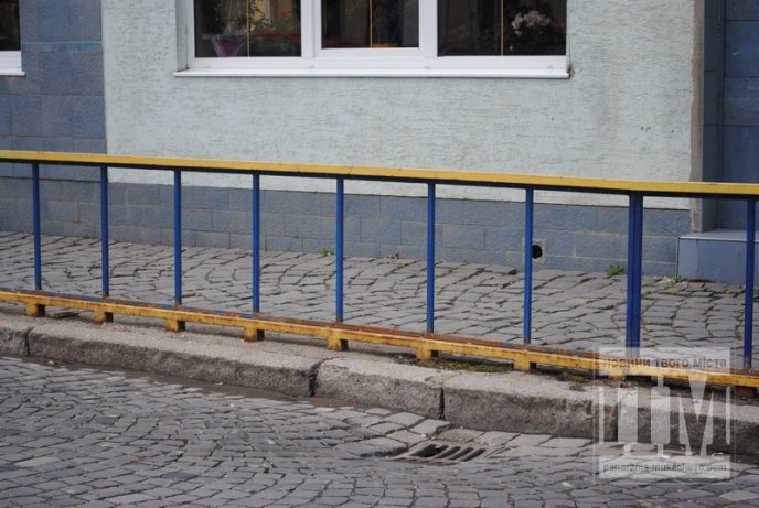 Вулиці Мукачева прибирають від рекламних носіїв (ФОТО) – 05