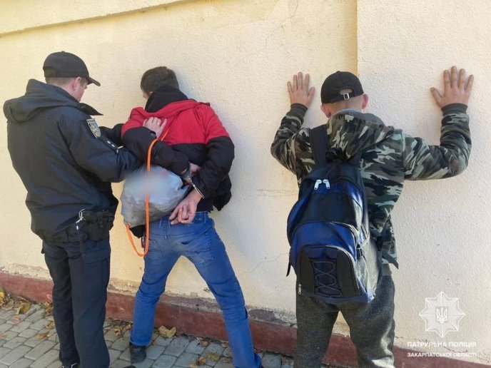 У Мукачеві поблизу вокзалу побили й пограбували чоловіка – 02