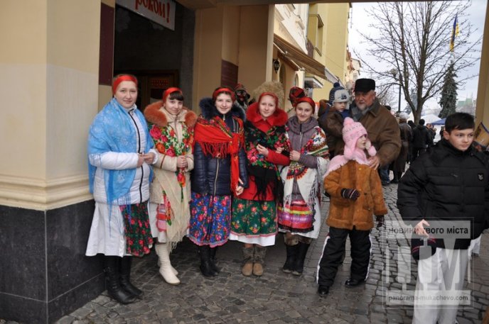 Цьогоріч “Червене вино” в першу чергу нагадує фестиваль шашлику, а вже потім вина – турист із Німеччини (ФОТОРЕПОРТАЖ) – 09