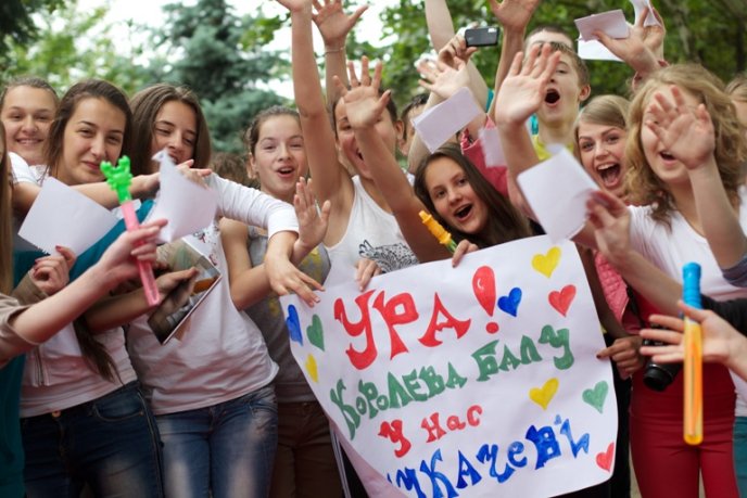 Телеканал ТЕТ покаже реаліті-шоу перевтілень "Королева балу", в якому знімались 4 дівчини із Закарпаття (ФОТО) – 10