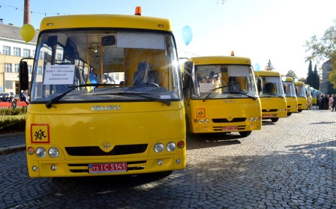Тринадцять закарпатських шкіл отримали нові автобуси – 03