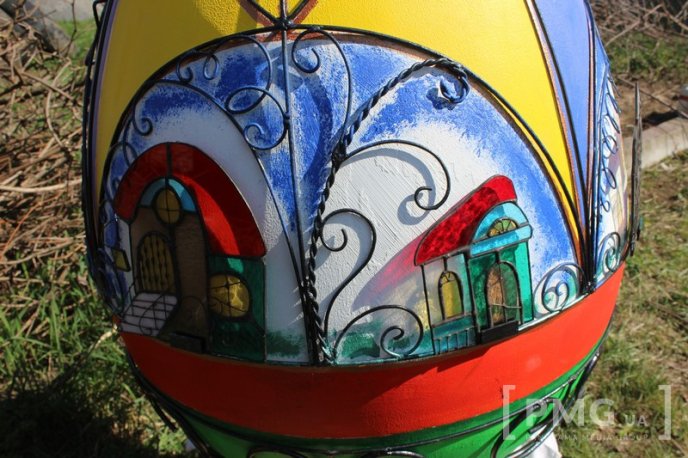 Завтра у центрі Мукачева розмістять дві гігантські ковані писанки – 08