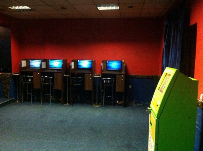 Неподалік залізничного вокзалу Мукачева патрульні поліцейські викрили ігровий зал – 02