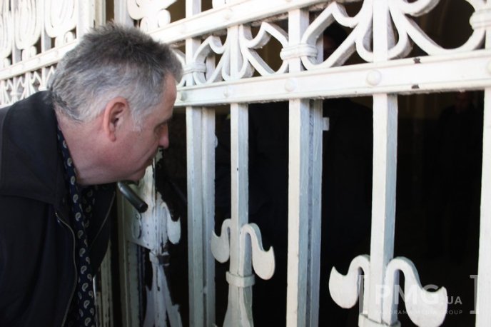 Протести у центрі Мукачева: сутички, заблокована ратуша та крики "Ганьба" в адрес мера – 21