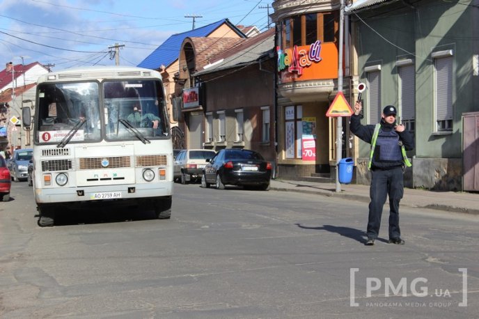 У Мукачеві католики двох обрядів пройшли Хресну Дорогу – 17 У Мукачеві католики двох обрядів пройшли Хресну Дорогу – 17